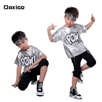 A gyermekek jazz-tánc, jelmez fiúk, lányok mutatják, színpadi jelmez dob öltöny hip-hop hip-hop táncverseny